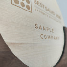 Holz-Award-Connect-Detailansicht-Gravur_ebets-Awards