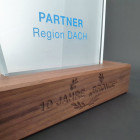 Holz Glas Award Premio Detailansicht Sockel - Awards