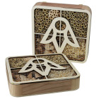 Insektenhotel mit individuellem Logo aus Holz als bienenfreundliches Werbemittel