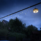 Metmaxx Outdoorlampe LuminaFlex als Lichterkette angebracht - Werbemittel