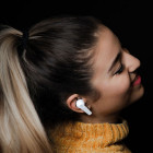 In Ear Kopfhörer ANC TWS in Verwendung - Nestler-Matho - Werbemittel